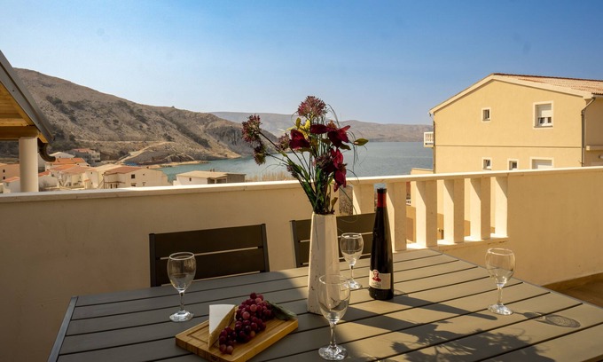 Metajna Apartment | Modern apartment with sea view