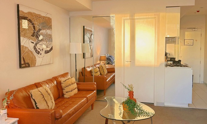 Melbourne Apartment | Modern Apt in Melbourne City within Free Tram Zone & close to Train Stations