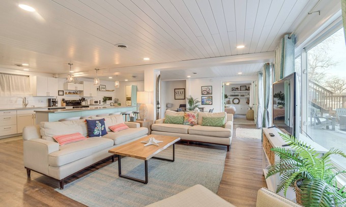 Detroit Lakes Apartment | Modern Apt on Detroit Lake w/Dock Access!