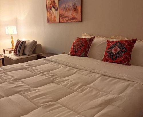 Ghirnatah Apartment | Modern Arabian charm Studio - Self check in- استديو غرفة بجلسة جانبية بطابع سعودي- تسجيل دخول ذاتي