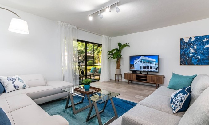 Deerfield Beach Condo | Modern Beach Villa on a Paradise Golf Course