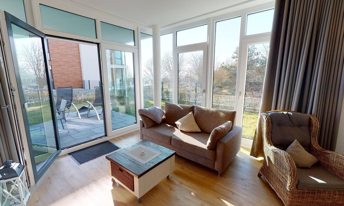 Pelzerhaken Apartment | Modern beachfront apartment A-01 with two bathrooms, terrace and sea view