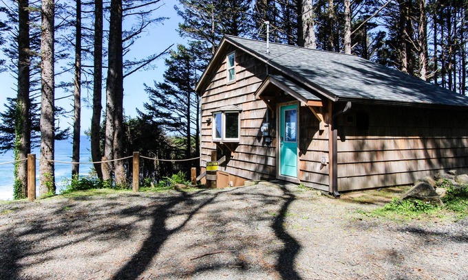 Yachats Cabin | Modern beachfront cabin south of Yachats - lovely ocean views, deck & firepit