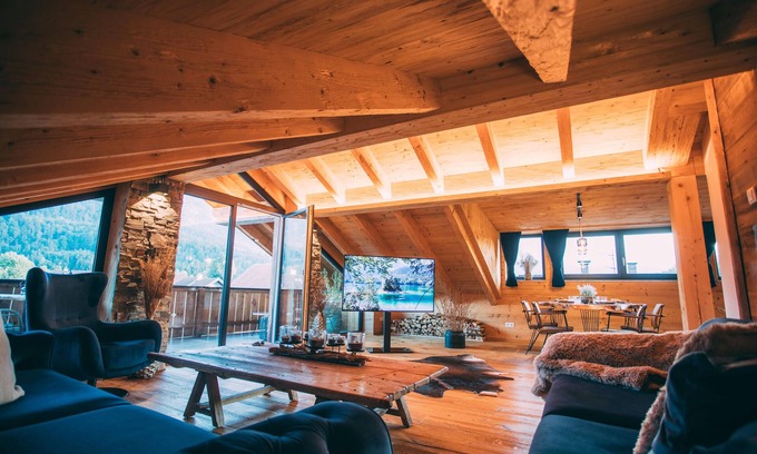 Garmisch-Partenkirchen Apartment | modern chalet with a spacios view to the mountains