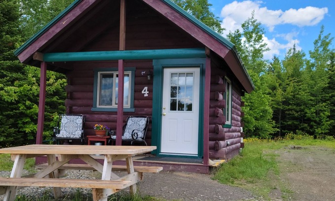 East Corinth Cabin | Modern cabin for snowmobiling and getaway situated in middle Maine.