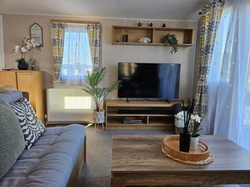 Camber House | Modern Caravan - Park Dean-Camber Sands - sleeps 6- ENTERTAINMENT PASSES NOT INCLUDED