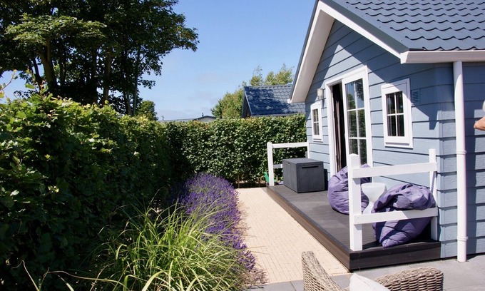 Renesse Ski Chalet | Modern chalet in Renesse at campsite Julianahoeve, only 450m to the beach