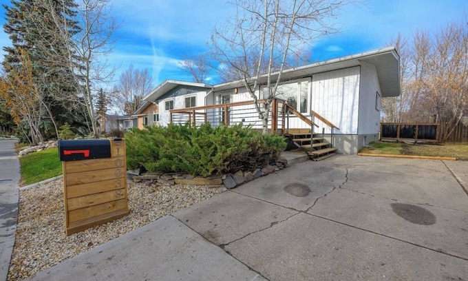 Grande Prairie House | Modern Charm | Full House | Free WI-FI