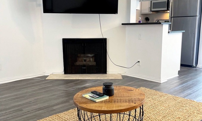 Beverly Grove Apartment | Modern Chic 1br apartment in the Heart of Beverly Hills