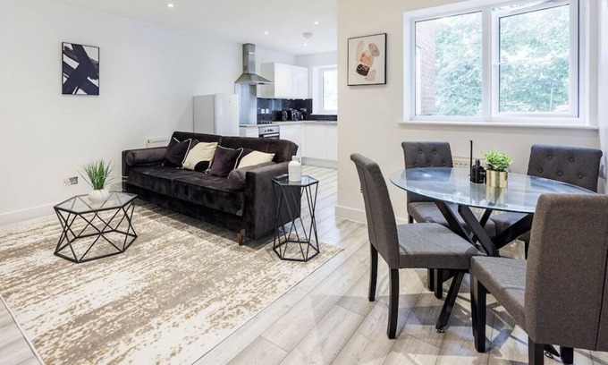 Southend-on-Sea Apartment | Modern-City Centre-Short Stays & long term