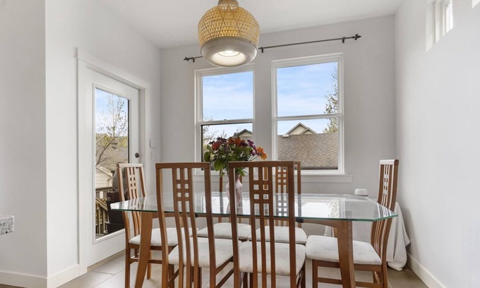 Langley House | MODERN CLEAN HOME IN HISTORICAL FORT LANGLEY