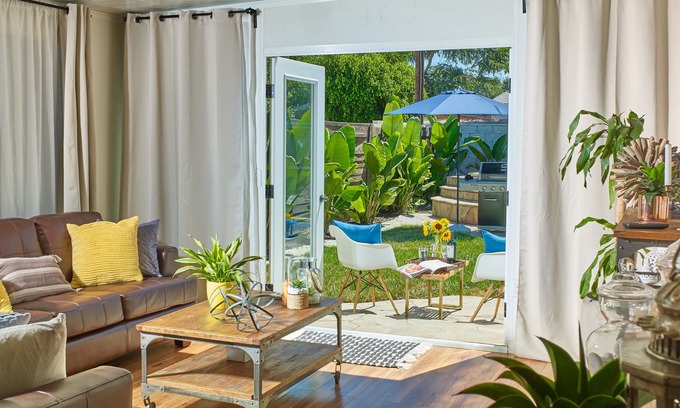 Fullerton House | Modern Clean Tropical Inspired House & Yard Centrally Located! Near Disney & LA