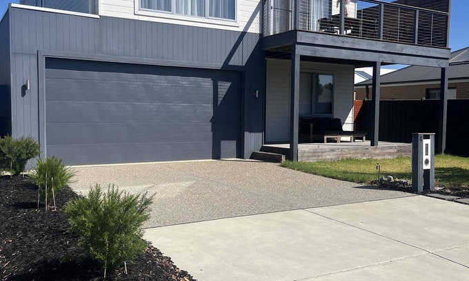 Cowes House | Modern Coastal Home