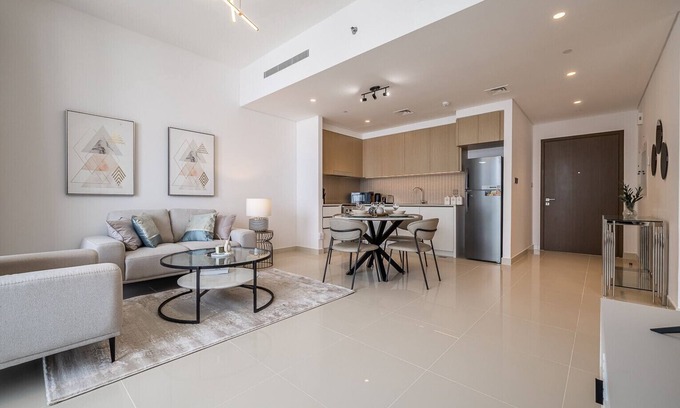 Dubai Apartment | Modern Comfort Meets Elegance in Creek Harbour – 1BDR at 17 Icon Bay