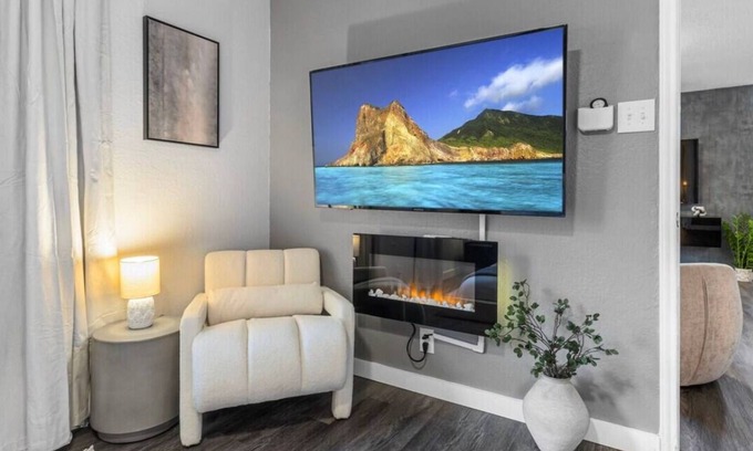 McKinney House | Modern Comfort Near Heart of Downtown Austin