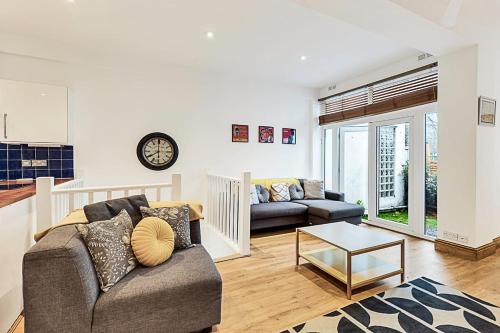 The Lane Apartment | Modern Comfort Two Bedroom Gem on the Rye