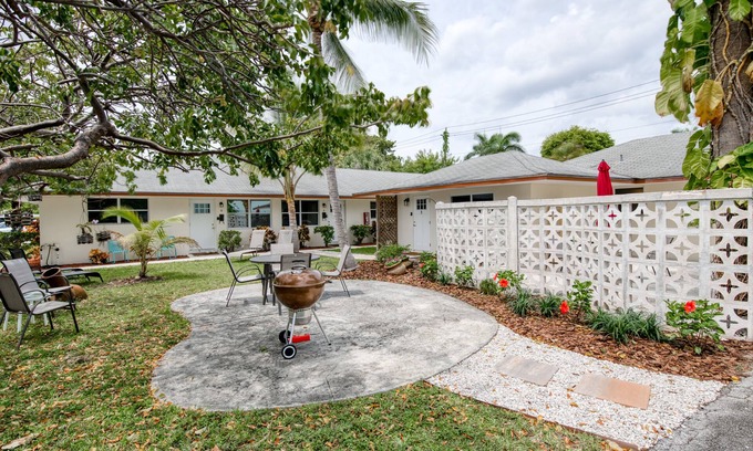 Singer Island Apartment | Modern condo in beach décor set amongst towering palms - 5-minute walk to beach