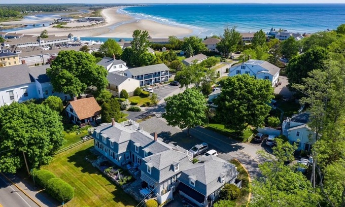 Ogunquit Condo | Modern condo in ideal Ogunquit location