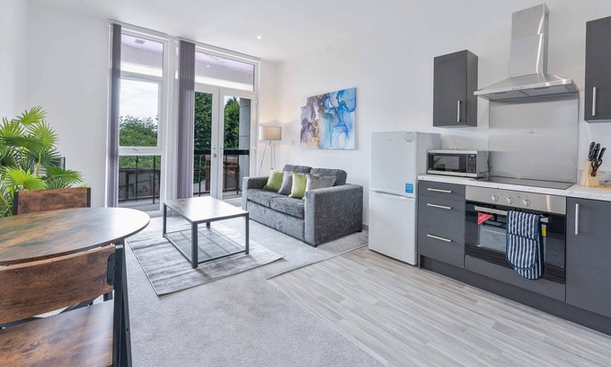 Brierley Hill Apartment | Modern & Cosy 1 Bedroom Apartment, Dudley