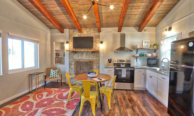 Canyon Lake Cottage | Modern Cottage perfect for family vacation!