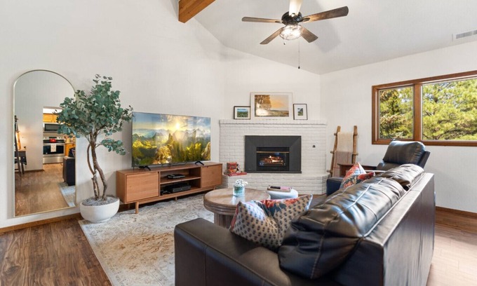 Flagstaff Condo | *Modern Country Club Condo*A/C*Back Deck*Xbox*Pet friendly*