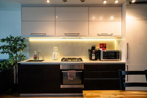 Chinatown Apartment | #Modern & Cozy 2BR 2BA in the Heart of Chinatown