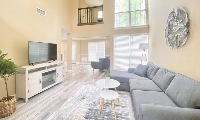 Lawrenceville House | đModern Cozy 3 BR/2.5 Baths Convenient Location - Corporate Housing Welcome!