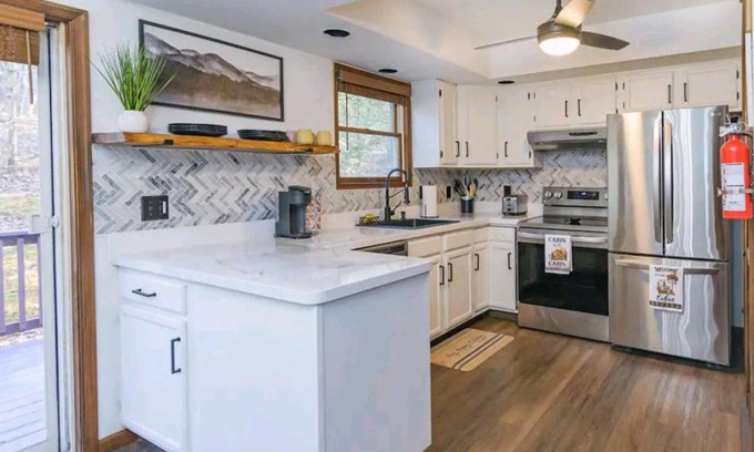 East Stroudsburg Cabin | Modern Cozy Cabin in the Poconos Mountains Bushkill Falls