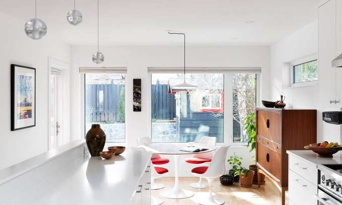 Fernwood House | Modern, cozy home in quiet, walkable, central location