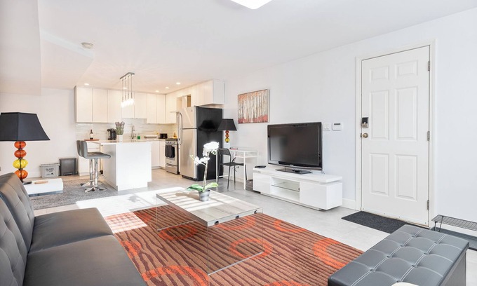 Dundarave House | Modern & Cozy Near The Ocean