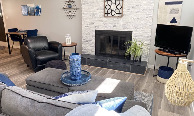 West Kelowna Estates House | Modern & cozy Okanagan nature retreat with king suite and full kitchen