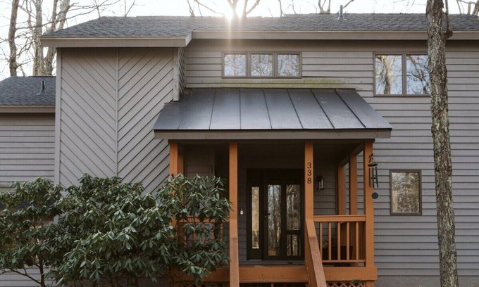 Nellysford Cabin | Modern Design | Golf Course View | Arcade | Hiking