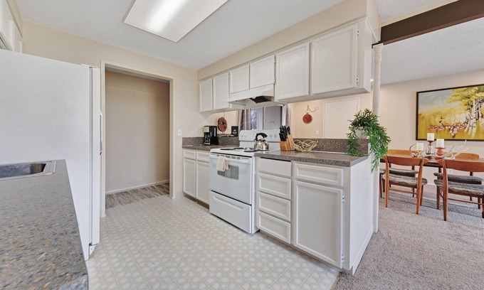 Beaverton House | Modern, dog-friendly home with ideal location for work or pleasure
