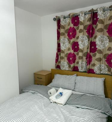 Dartford House | Modern double bed - Central Dartford