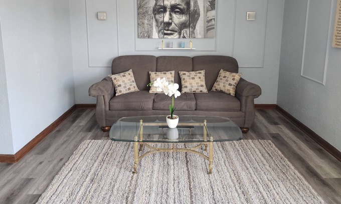 Springfield Apartment | Modern Downtown Apartment