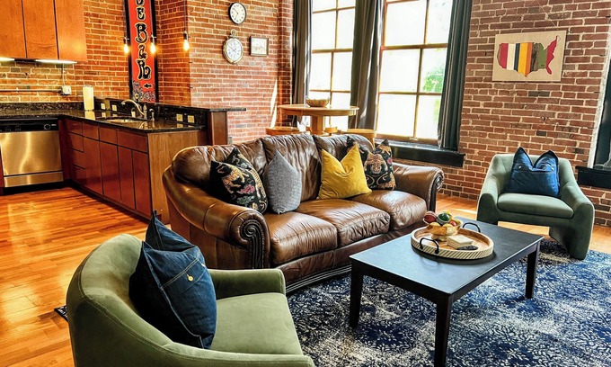 Downtown West Apartment | Modern Downtown Loft - Walk to the City Museum!