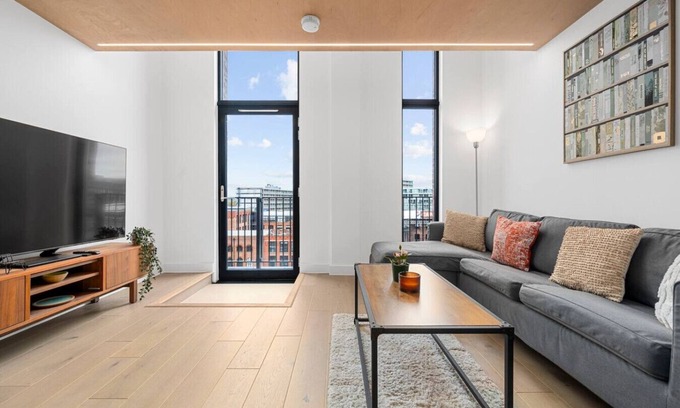 Manchester Apartment | Modern Duplex: Central Manchester