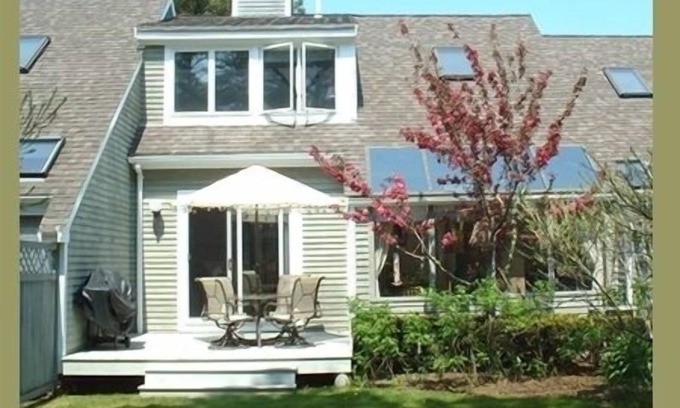 Edgartown House | Modern Edgartown Condo Close to Town & Beach and Private Pool