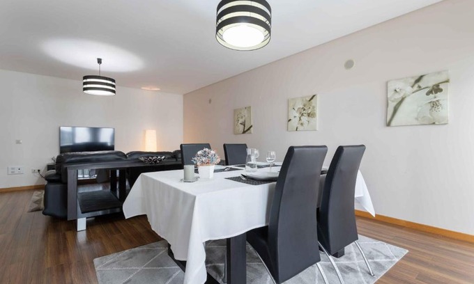Reboleira Apartment | Modern & Elegant 2 bedroom in Amadora by GT House