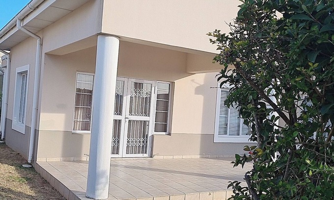 Beacon Bay Villa | Modern Executive Unit