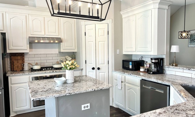 Waxahachie House | Modern Family Getaway w/Pool, Pet Friendly, Near Shops & Dining