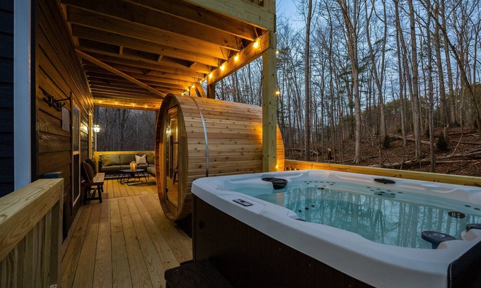 McGaheysville House | Modern Family Luxury, 6br, 5 bath, WOW factor! Sauna, Hot Tub, Game rms FirePit!