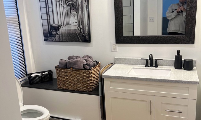 Gladstone House | Modern Family Retreat, 3 Blocks from Beach
