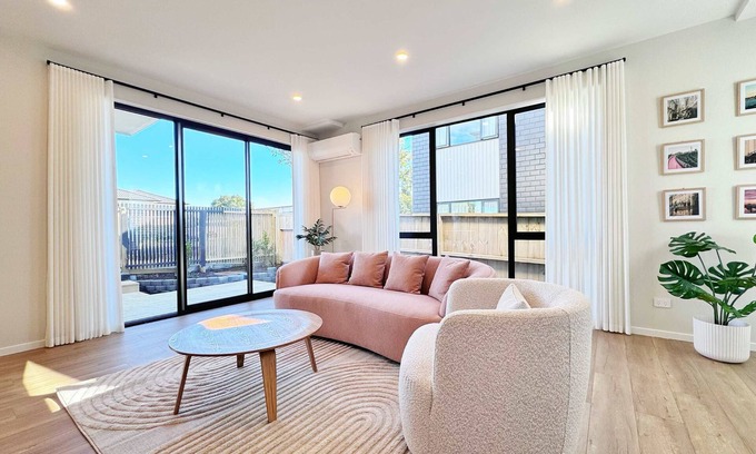 Auckland House | Modern Family St Heliers Stay Proximity to Beach