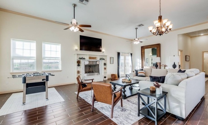 Weston House | Modern Farm House 2B 2B KING Bed