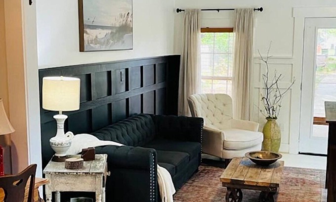 Northeast Pensacola Cottage | Modern Farm House Pensacola, FlnCentrally located in the heart of Pensacola