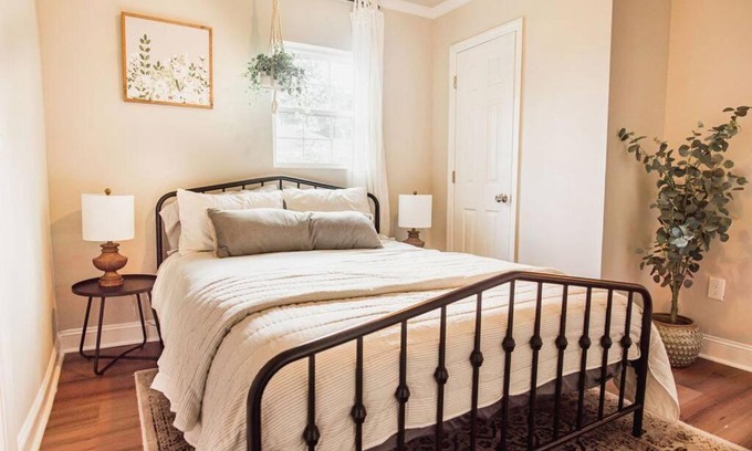 North Charleston House | Modern Farmhouse Style 3/2 Home Close to Downtown!