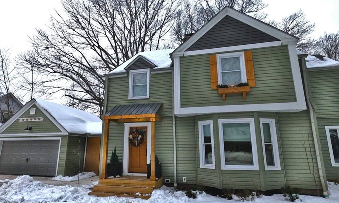 Fairview Park House | Modern Farmhouse 3br + full basement