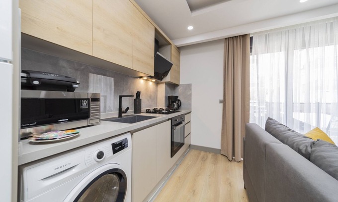 Muratpasa Apartment | Modern Flat w Balcony 10 min to Beach in Antalya