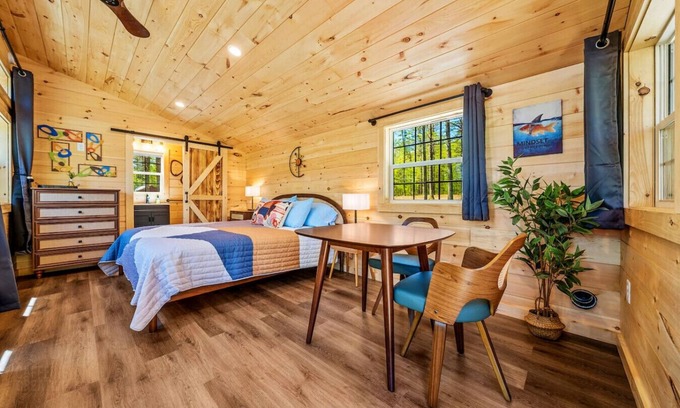 Oxford Cabin | Modern Forest Cabin with Private Hot Tub & Fire Pit